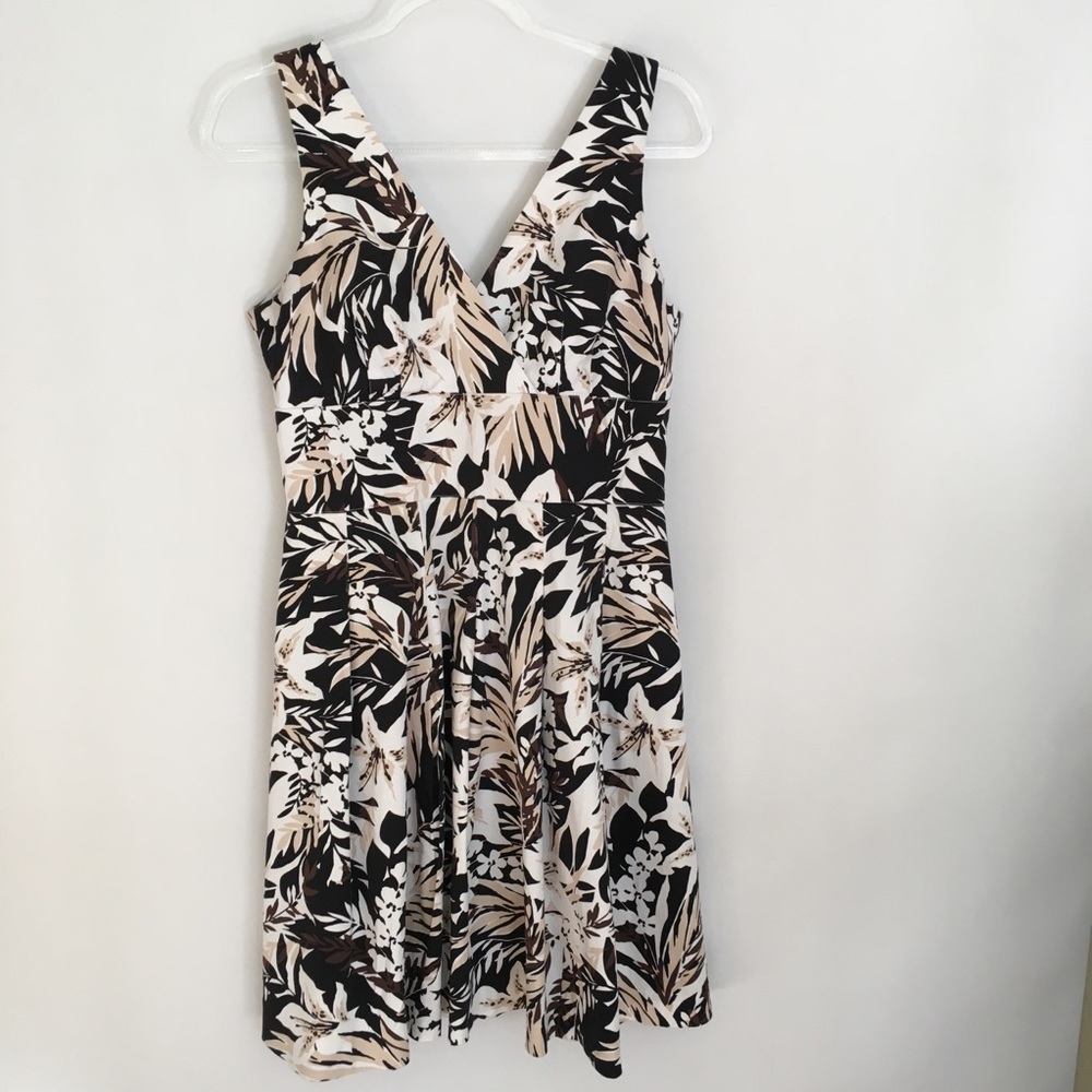 White House Black Market Fit and Flare Dre…